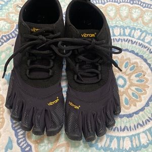 Vibran Toe shoes. Five Finger w/ Box
